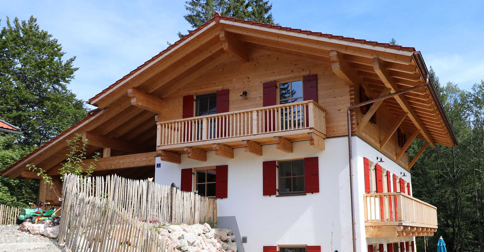 Aufgestocktes Haus mit Holzausbau